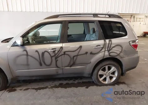 2011 Subaru Forester 2.5X Premium z USA, uszkodzony, nr VIN JF2SHADC2BH739890